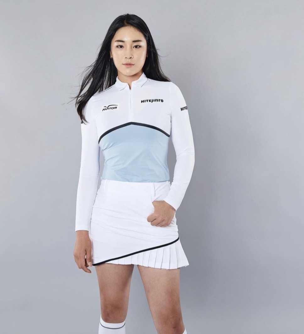 女【現貨】5折起/ 韓國FanTom 正品同步/韓版雙拼色V領冰涼感長袖T卹 /網美推薦高爾夫球冰涼感衣/ #MW112337