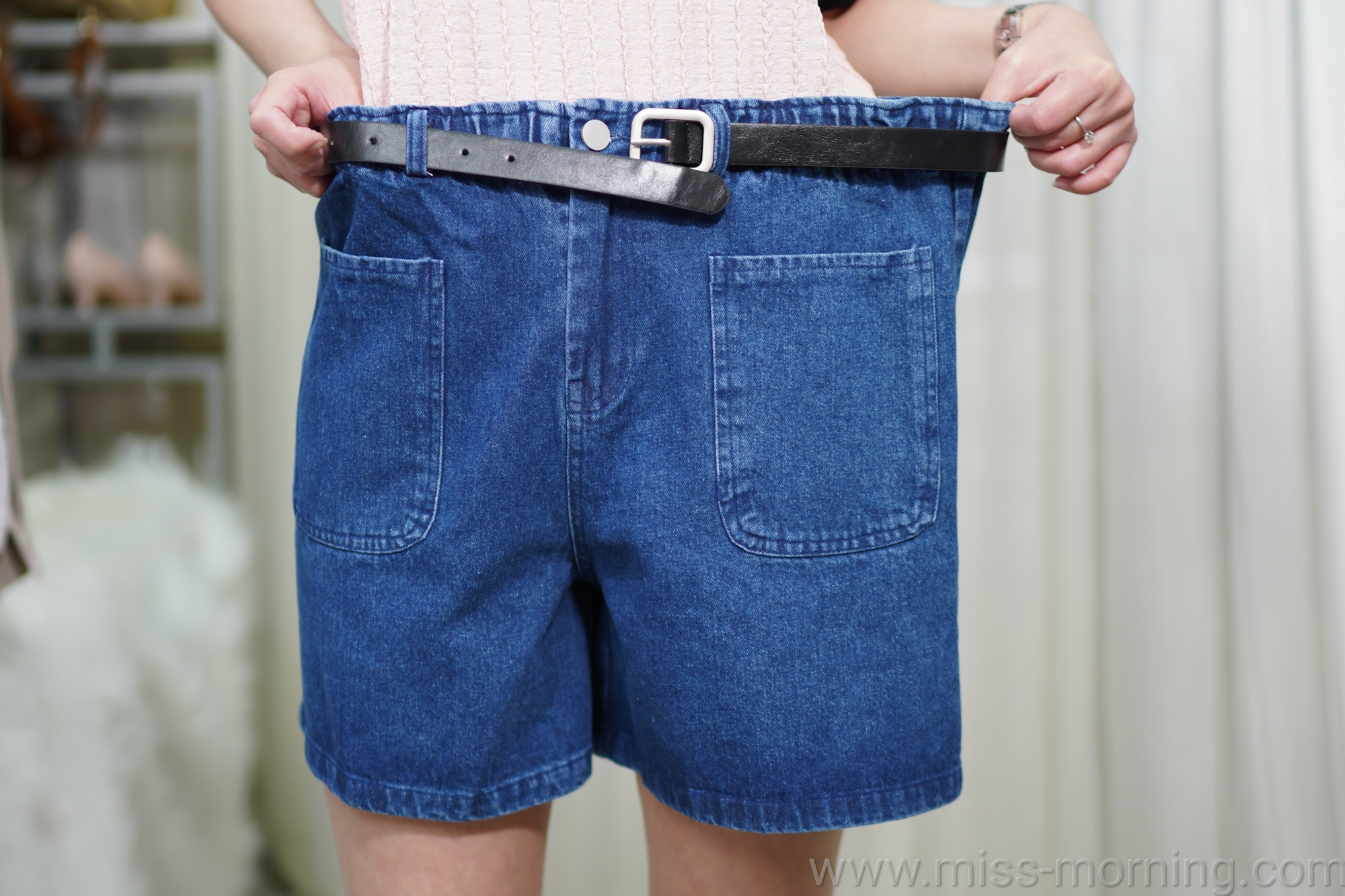 A cut 悠閑牛仔短褲（連腰帶)(33516)