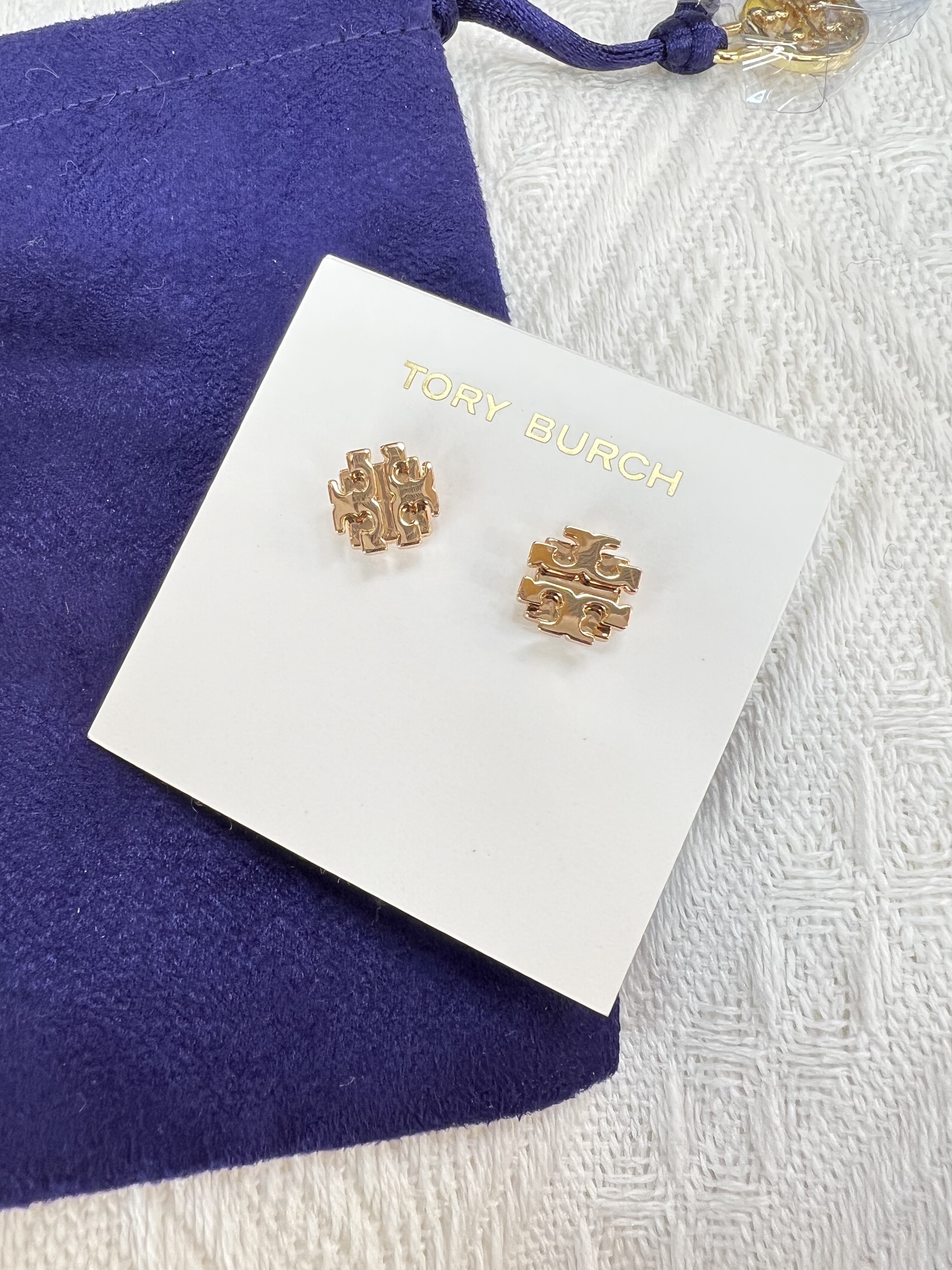 Tory Burch Small T logo Earring (Rose Gold)