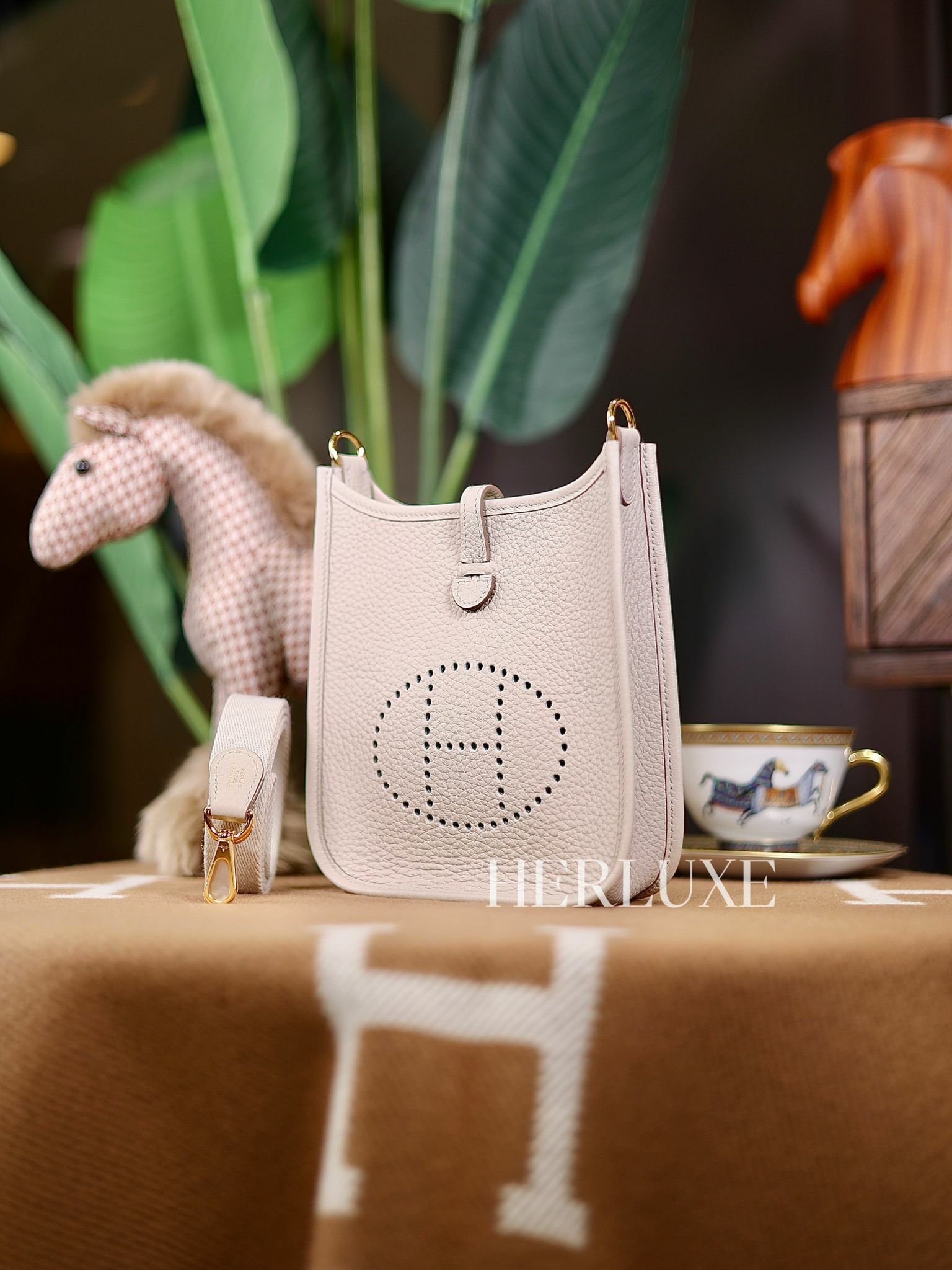 Evelyne mini 8L beton cc tc W (一代：肩帶長105cm)