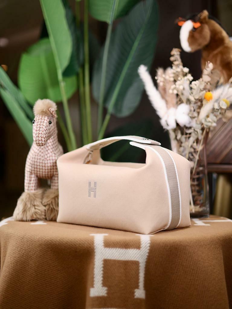 Bride a brac white GM