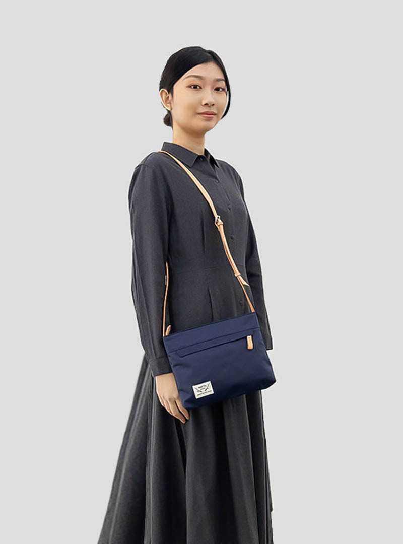 日光植鞣系列橫式斜背包 (3色)｜NETTA