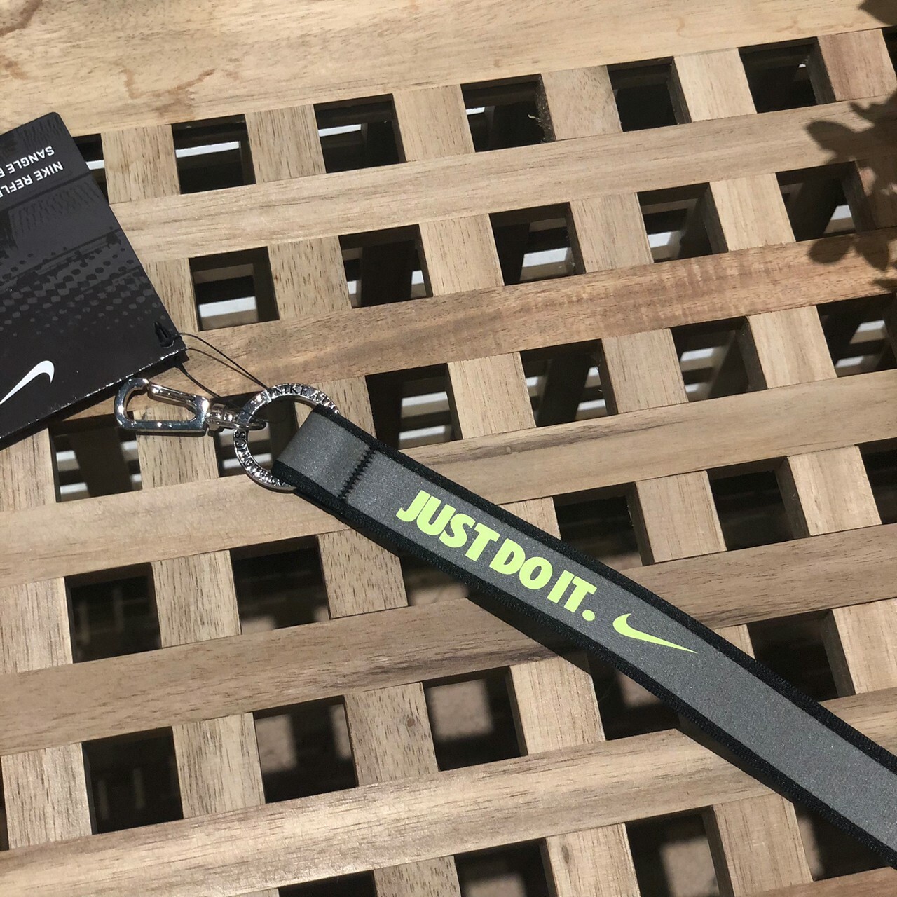 Nike 反光 JUST DO IT 識別證帶 AC4036-023