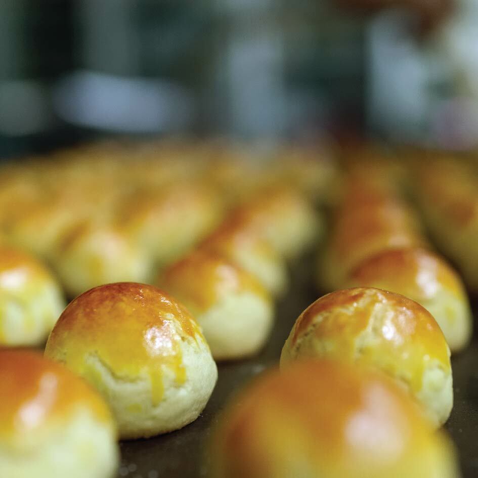 Kele Golden Pineapple Balls