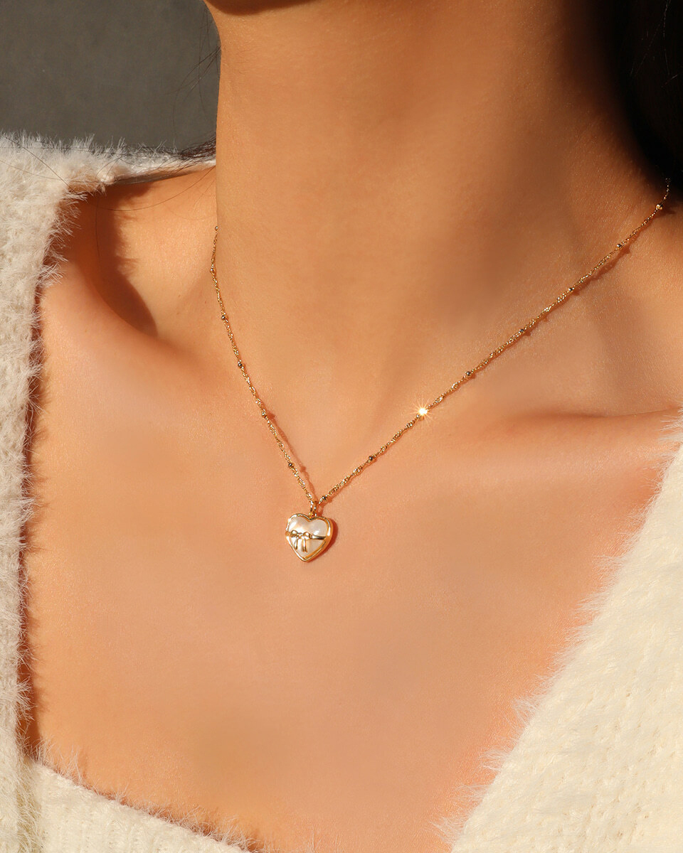 ENGBROX HOLIDAY HEART NECKLACE