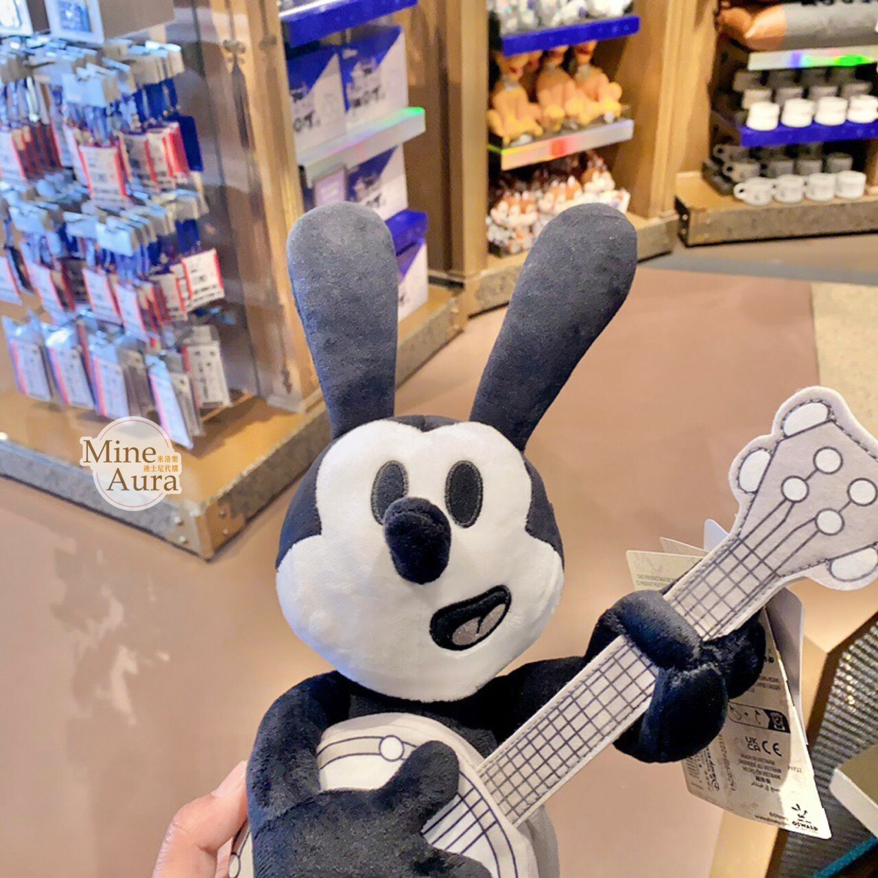 (限時特價) 100 周年 幸運兔 奧斯華 Oswald 彈吉他 造型 娃娃 玩偶 -上海迪士尼樂園