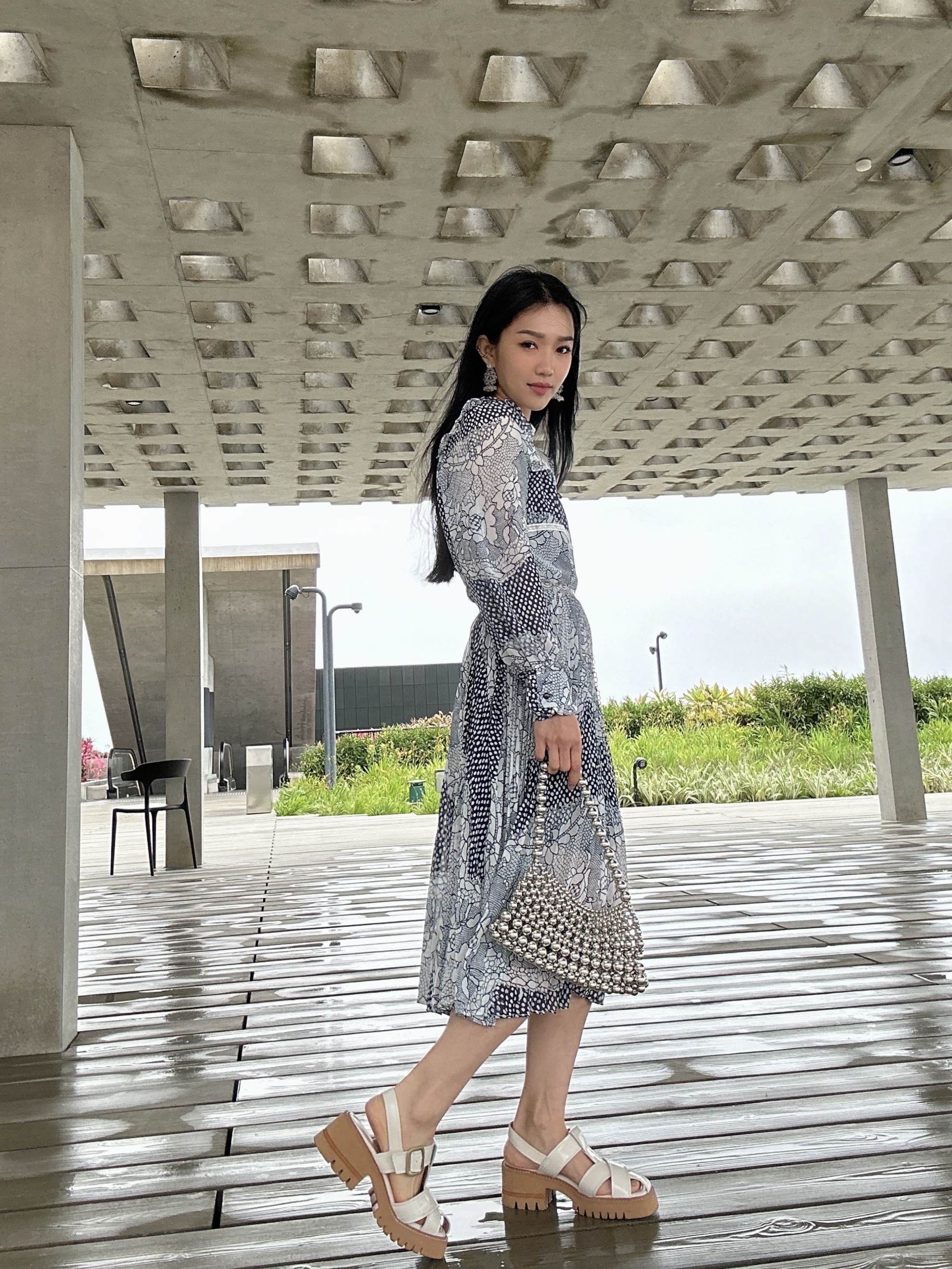 古著風白底藍花百褶連身裙 （現貨）