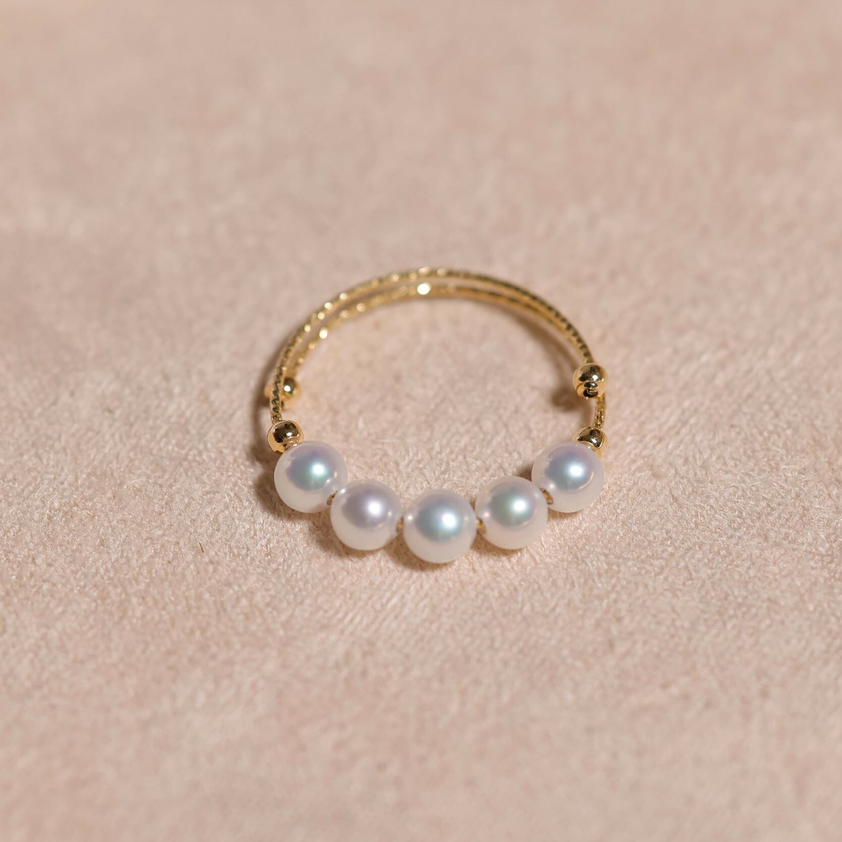 五珠粉白AKOYA 18k金彈性線戒（產品編號：RP006）