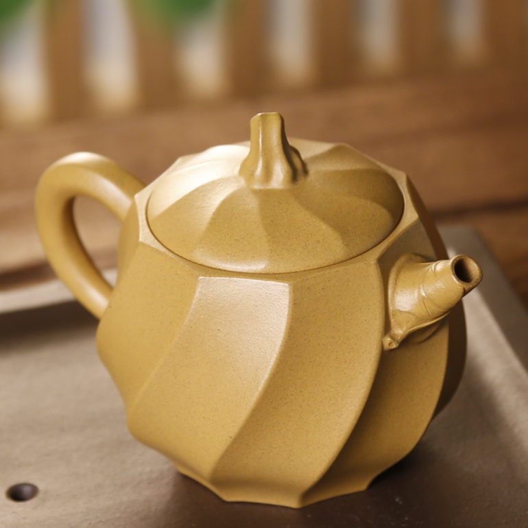 【沁涵】-- 工藝細節細膩周到，筋紋螺旋形與多面體相結合