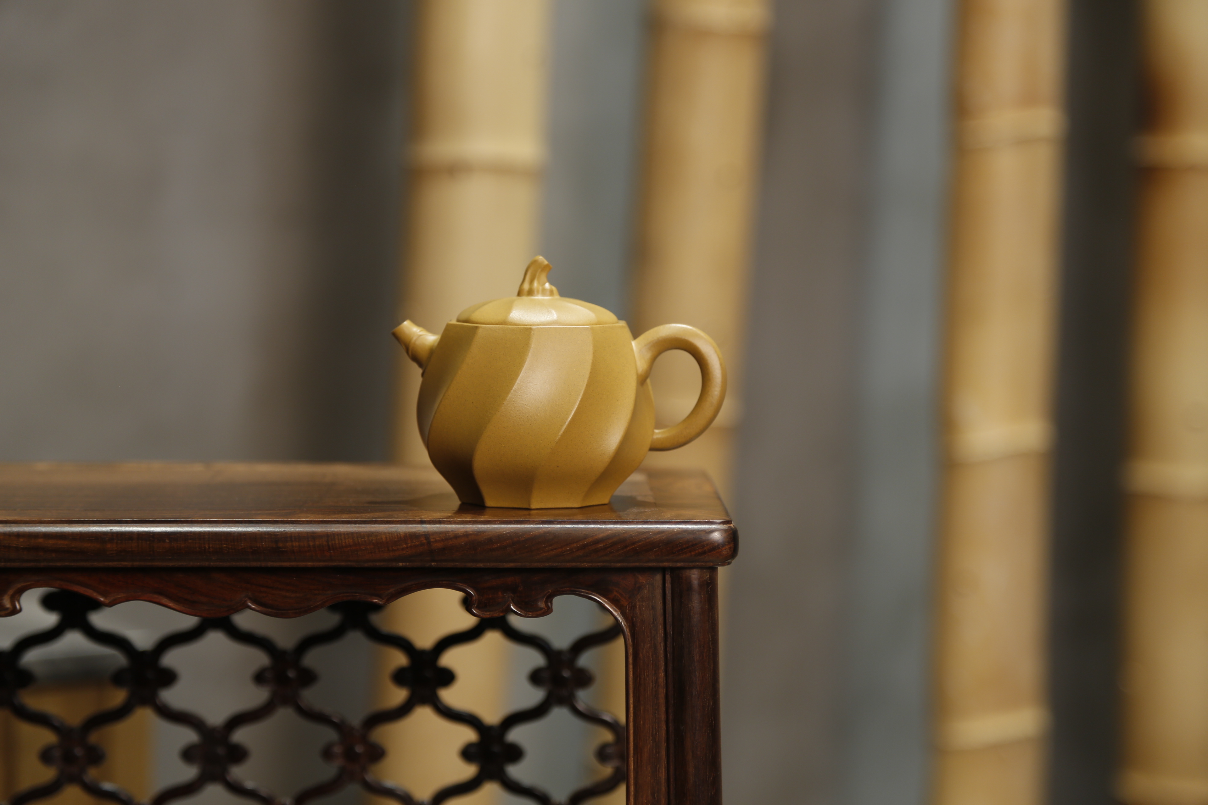 【沁涵】-- 工藝細節細膩周到，筋紋螺旋形與多面體相結合