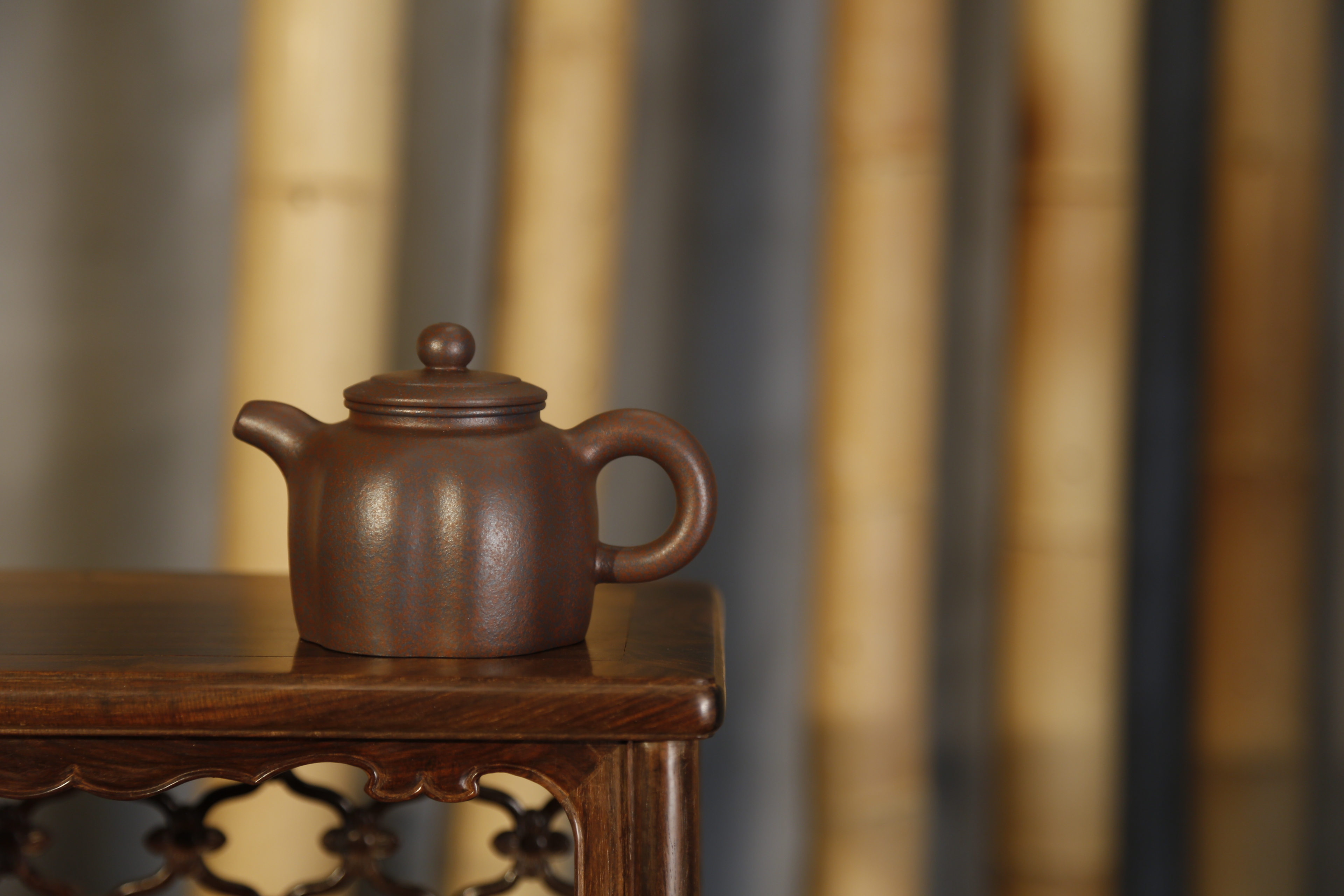 【六和壺】留白處無聲勝有聲，兼具堅實與空靈之美。。