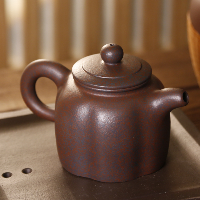 【六和壺】留白處無聲勝有聲，兼具堅實與空靈之美。。