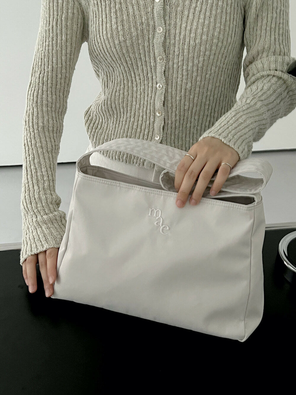mucu and ebony ♥ Comfy Leather Bag /追跡付 韓國代購> MUCU AND EBONY COMFY BAG