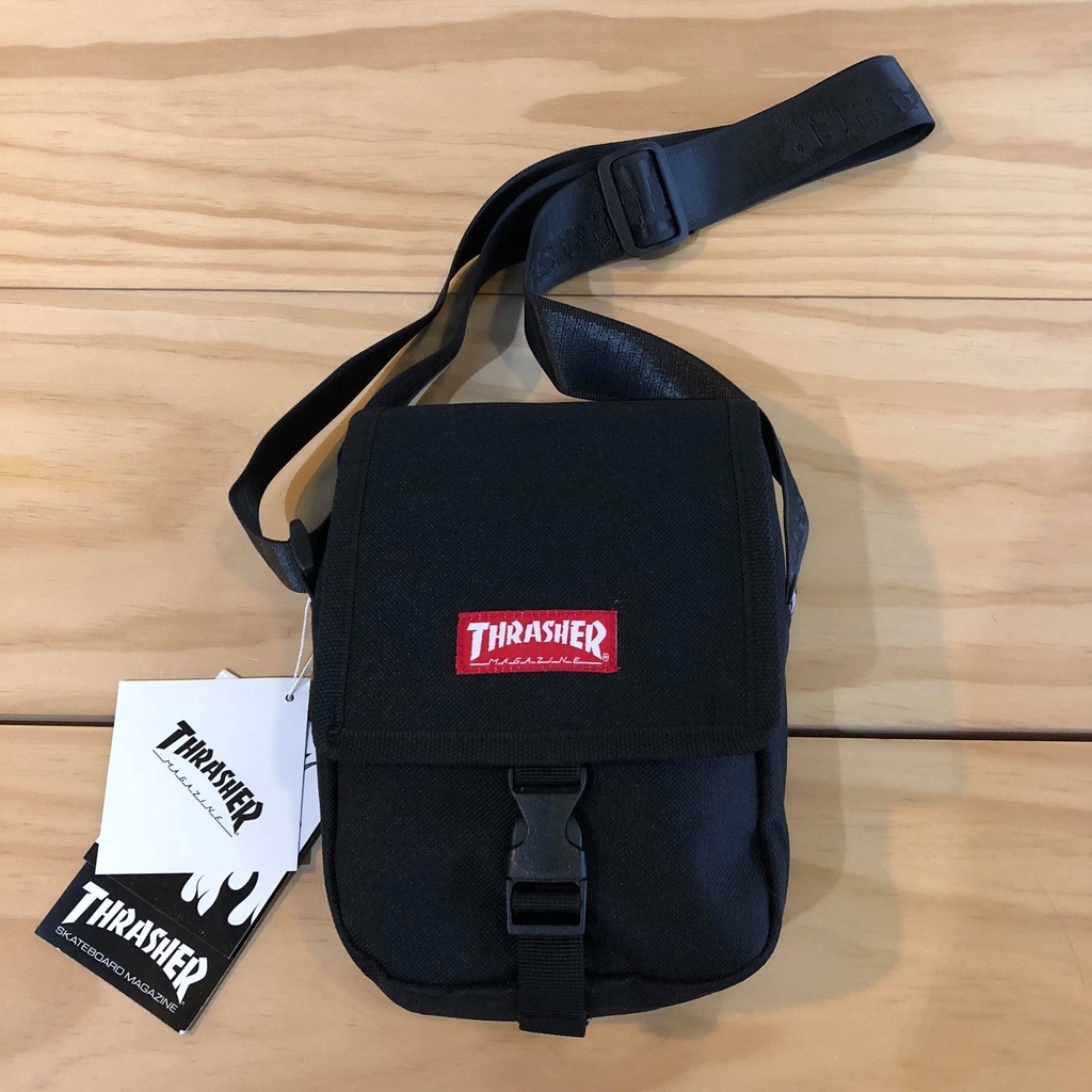 ☆ETW☆【EASY TO WEAR】THRASHER 日線 HOMETOWN FLAP SHOULDER BAG 肩背包 小包 側背包