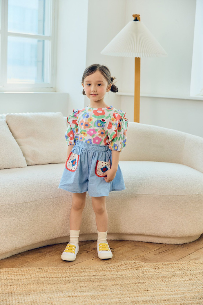 Love 好繽紛荷葉袖上衣