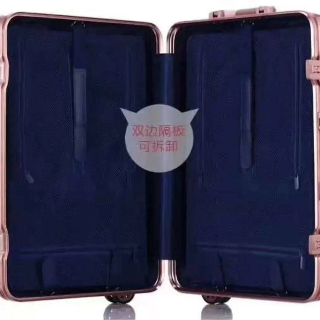 極致簡約行李箱