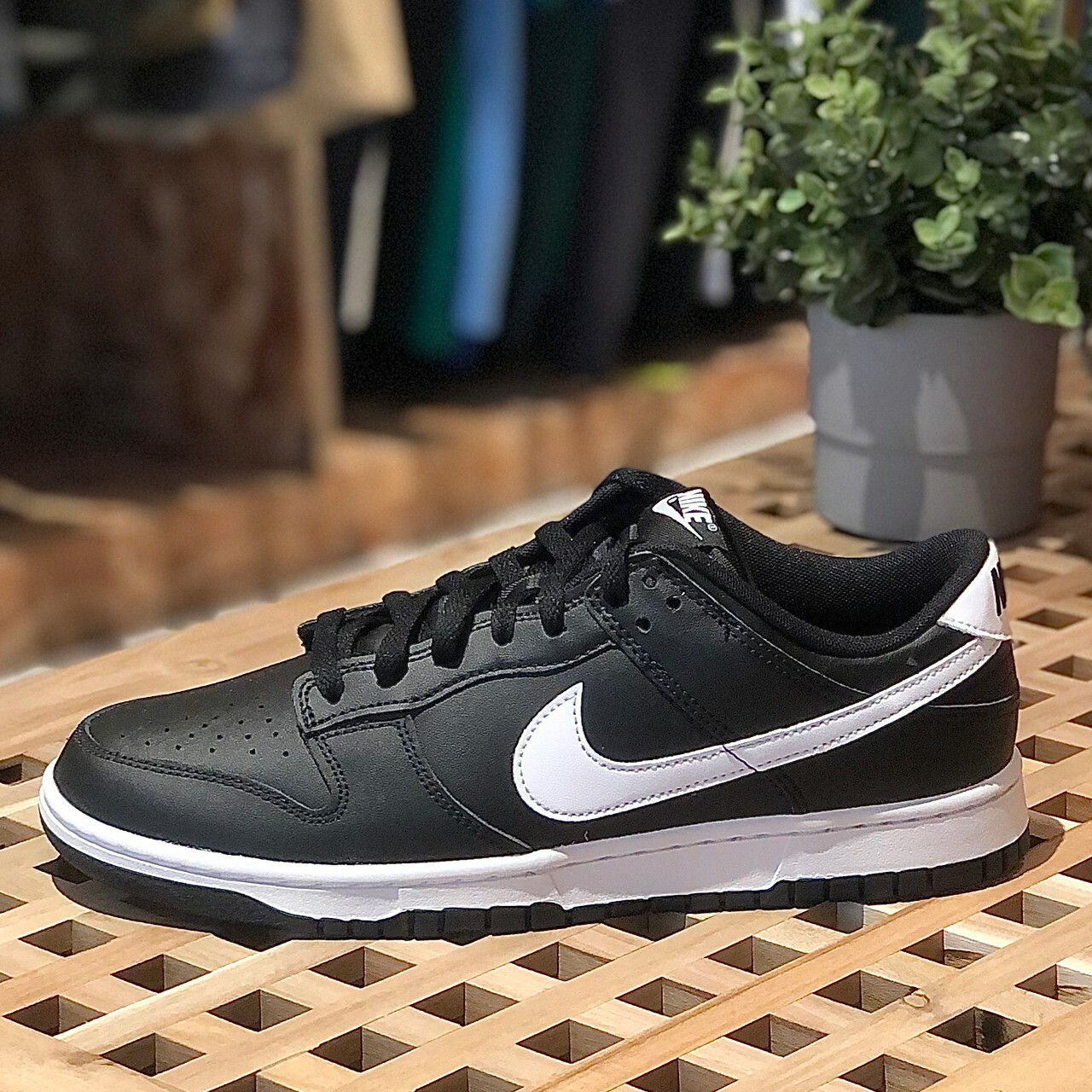 Nike Dunk Low Retro 反轉熊貓 黑底白勾 DV0831-002