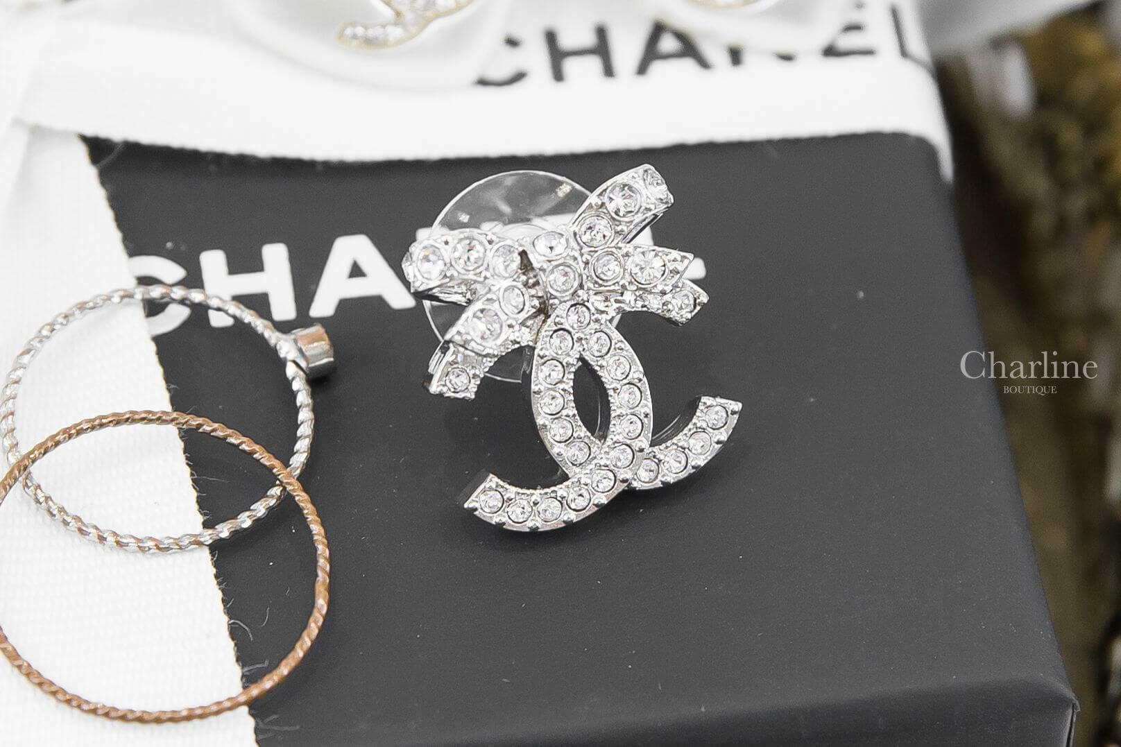 Chanel Earrings 銀色水鑽蝴蝶結CC耳環