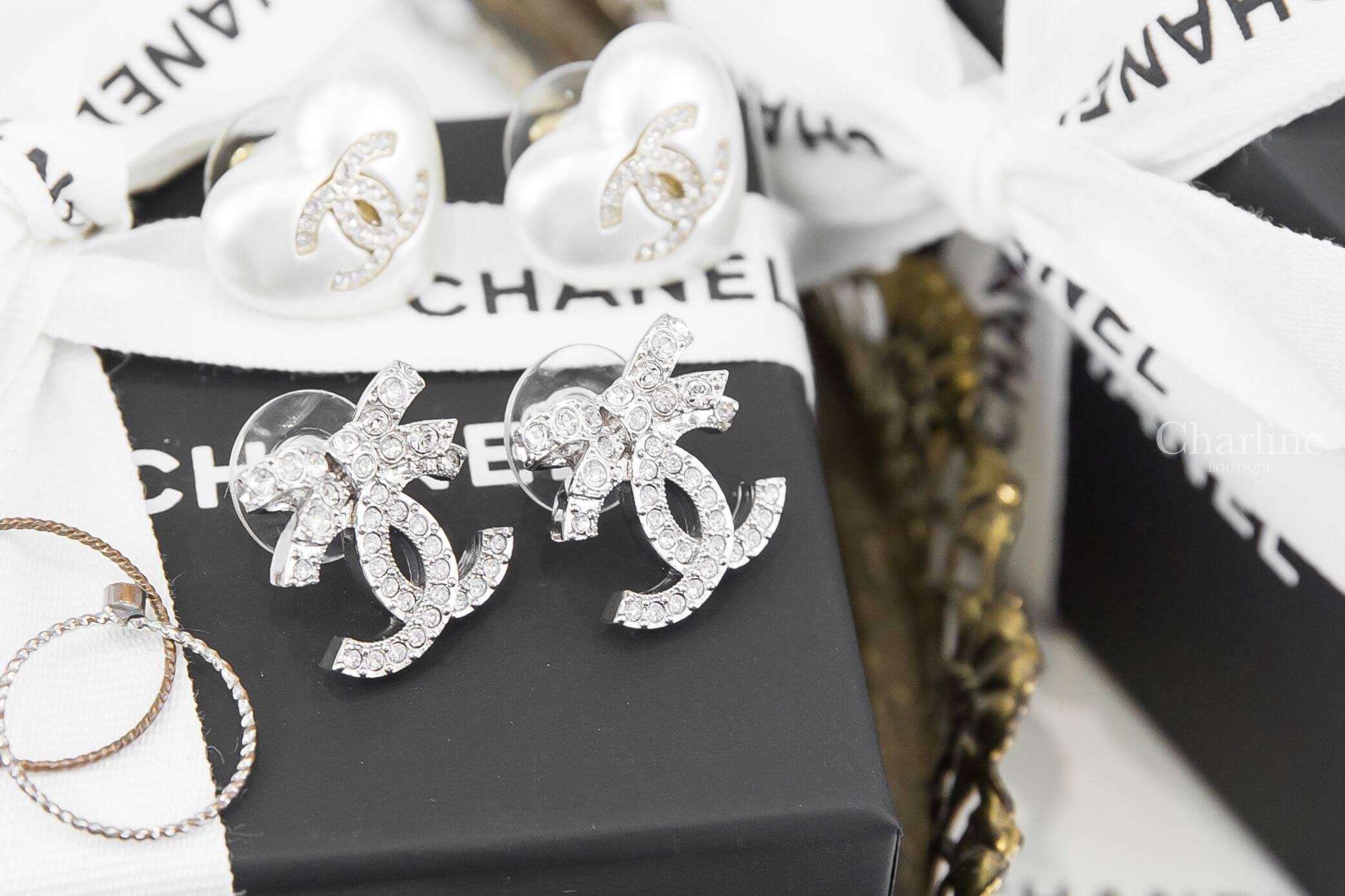 Chanel Earrings 銀色水鑽蝴蝶結CC耳環-Charline Boutique 精品代購