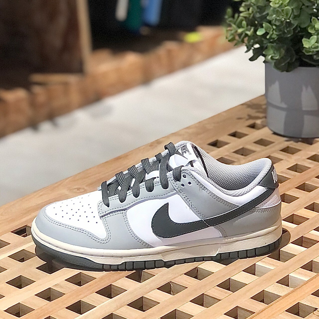 Nike Dunk Low 女款 煙灰 復古 奶油底 DD1503-117
