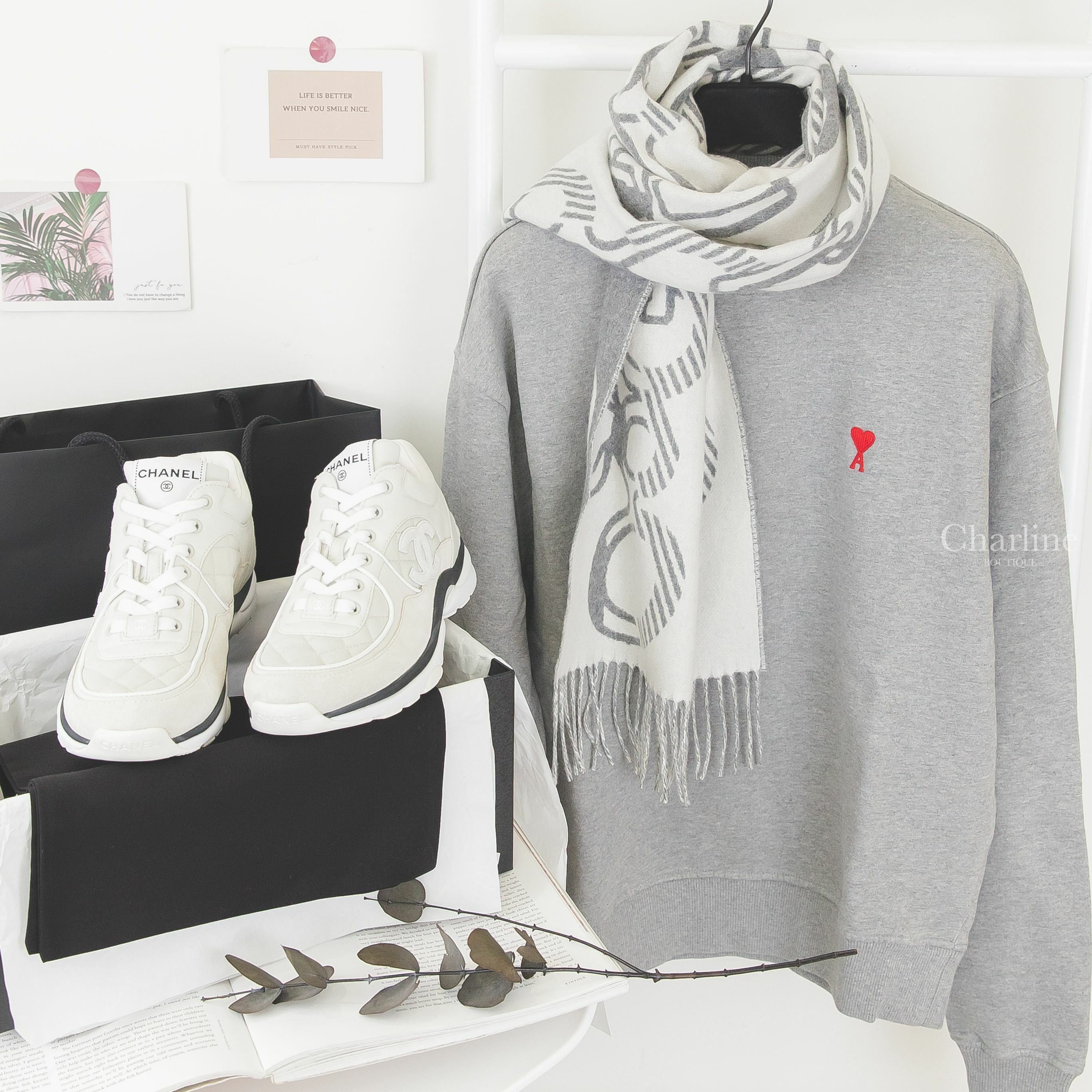 Hermès Casaque Do Re Boucles Muffler 象牙白拼法蘭絨灰圖騰雙面喀什米爾流蘇圍巾,Chanel Trainers 淺灰色菱格紋布面拼麂皮CC小牛皮運動鞋-Charline Boutique 精品代購