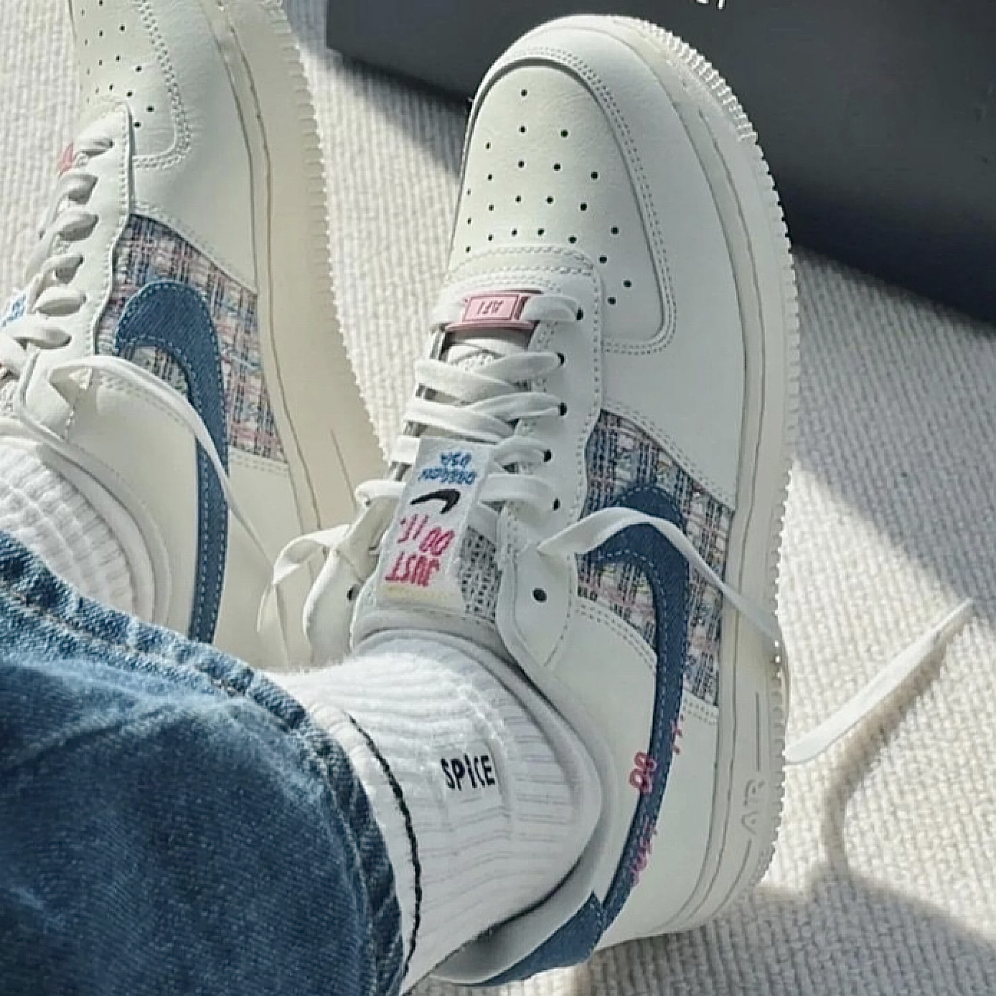 Nike W Air Force 1 復古牛仔小香風混色編織丹寧勾刺繡粉藍