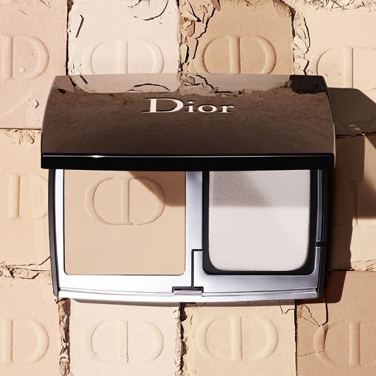 DIOR 超完美輕透霧粉餅