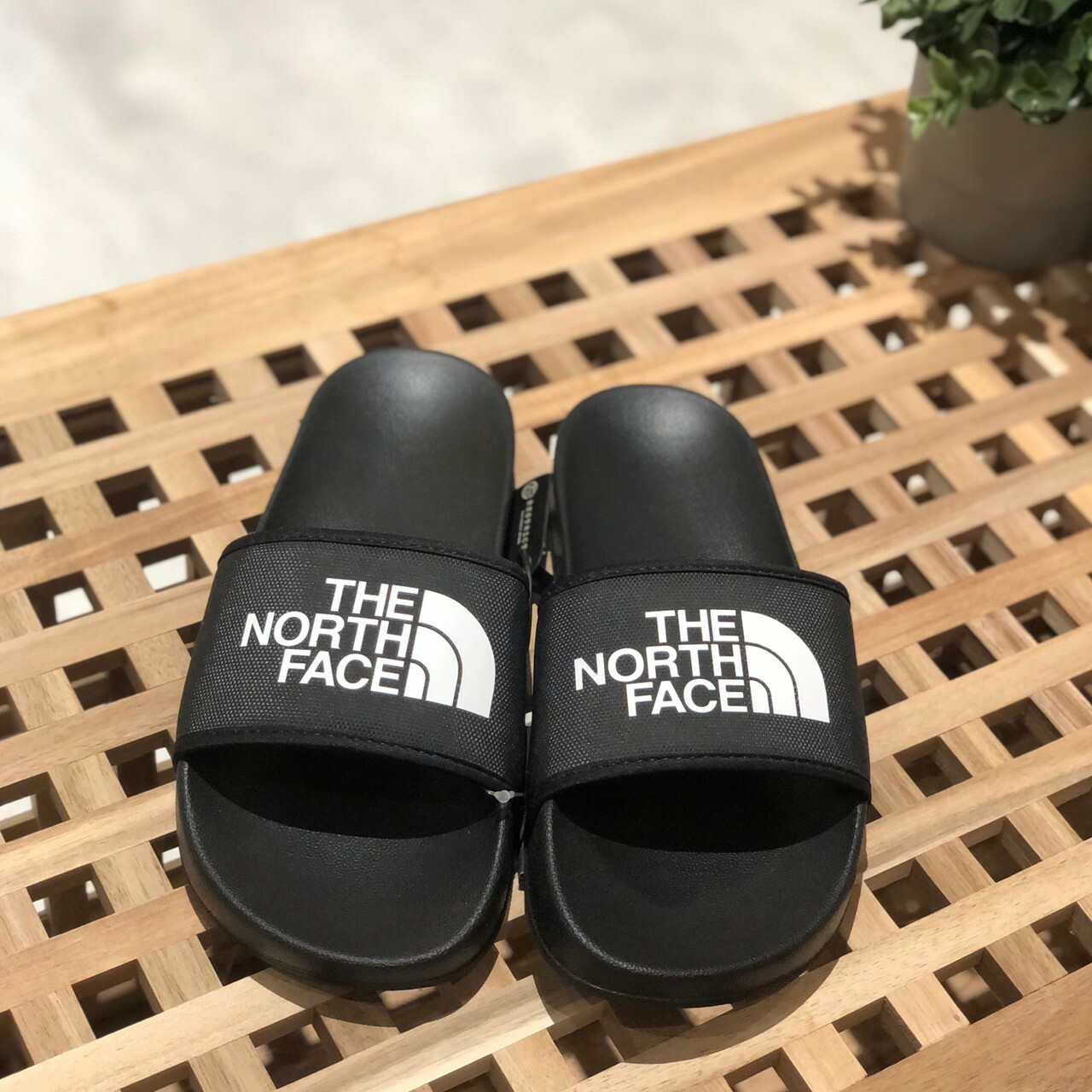 The North Face Men's Base Camp Slide III 海綿 拖鞋 NF0A4T2RKY4-080