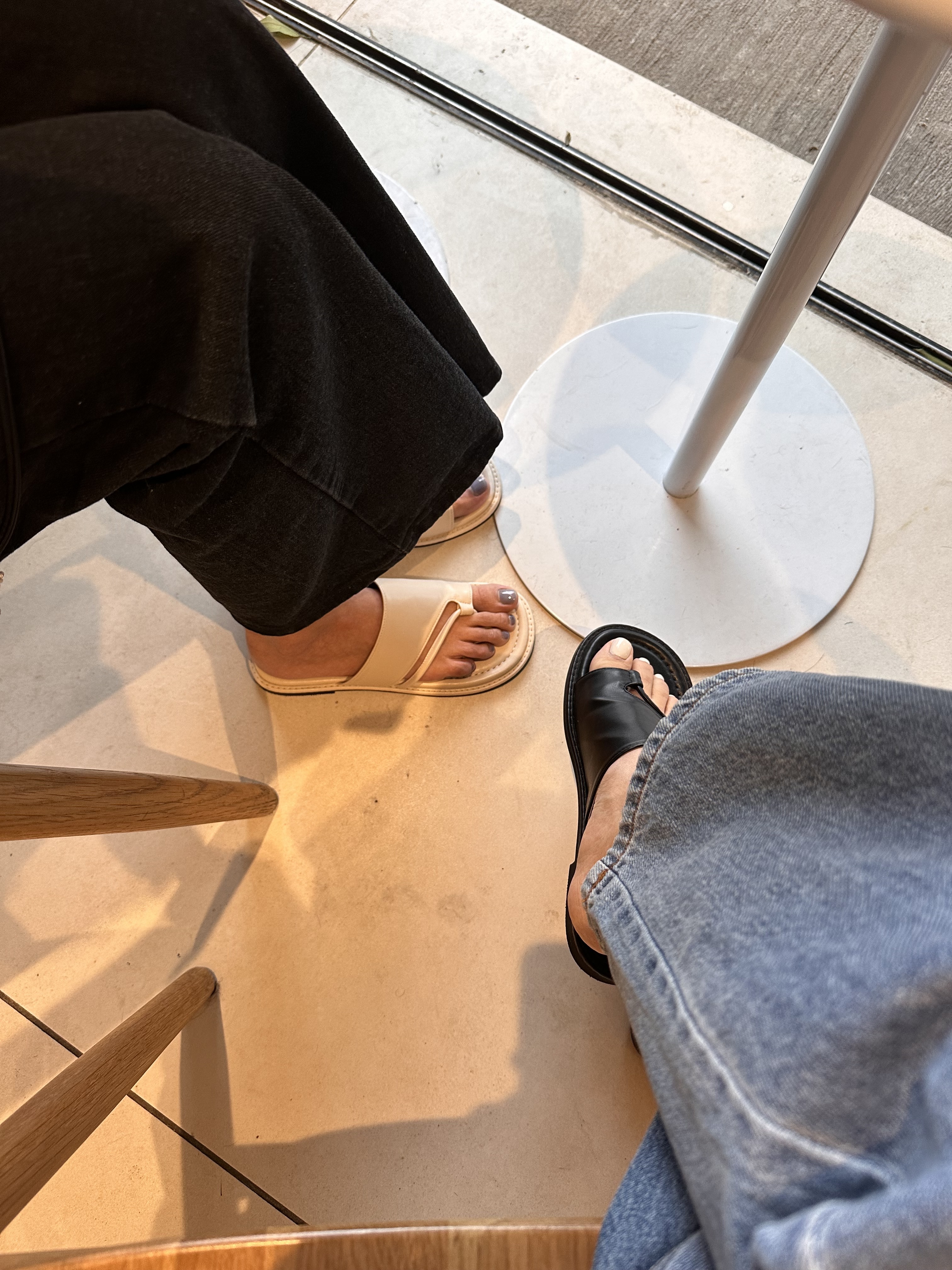 #228N842 今夏個性獨特的包趾拖鞋 2色