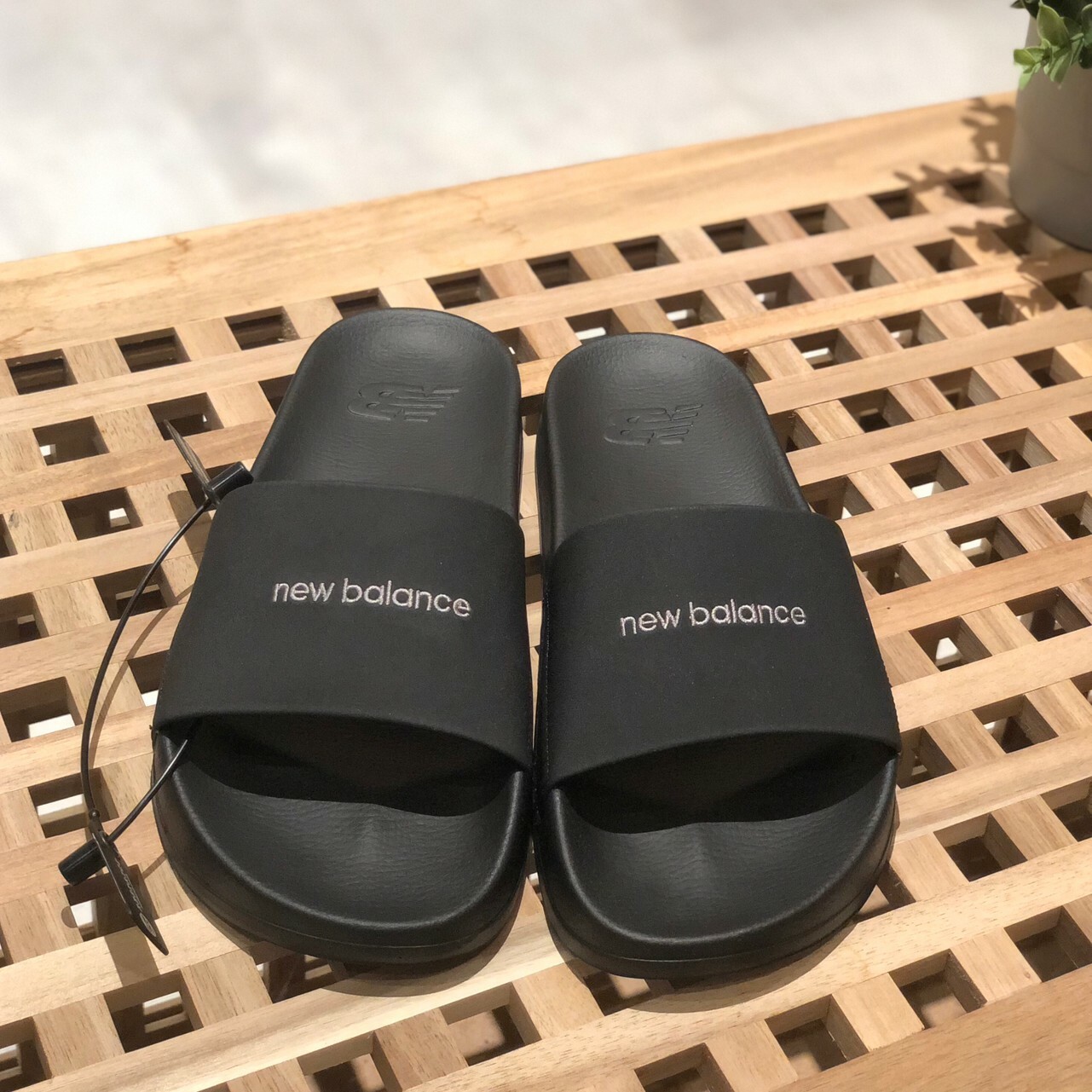 New Balaance 拖鞋 刺繡Logo 橡膠 D1101IIB2