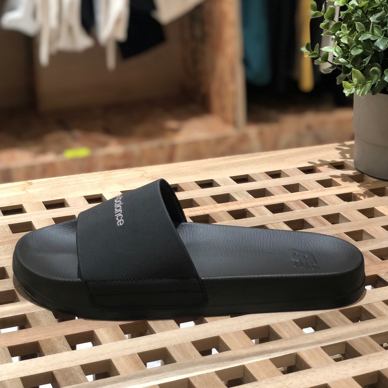 New Balaance 拖鞋 刺繡Logo 橡膠 D1101IIB2