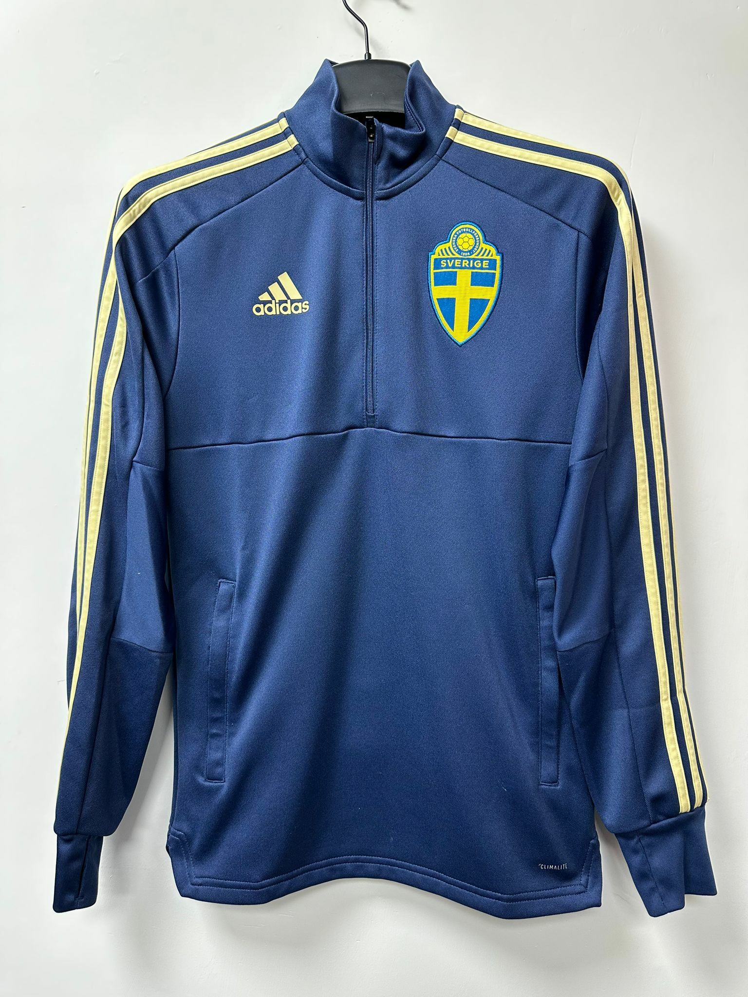 [已使用] 2018 瑞典半拉鏈訓練上衣