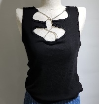 【M】New J 黑色胸前扭曲鑽鍊背心