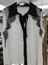 【T】Rinascimento 白色黑領邊蕾絲打结背心恤