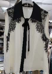 【T】Rinascimento 米色黑領邊蕾絲打结背心恤