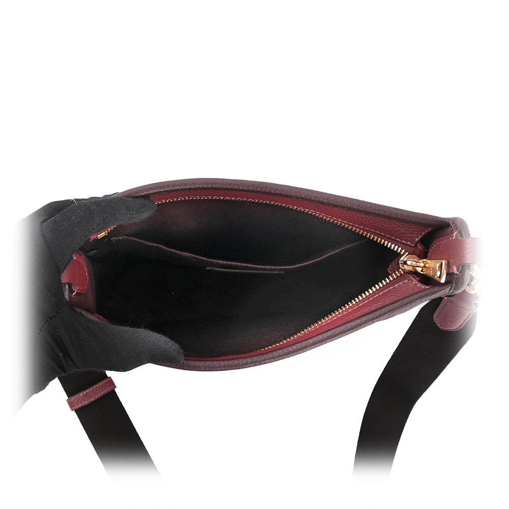 【COACH】Dempsey 緹花拼皮革條紋斜背包(酒紅色)