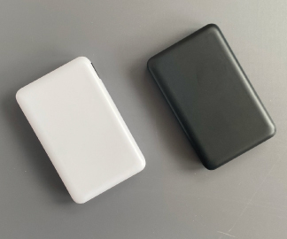 Blac MagSafe 磁吸無線行動電源 黑白兩色