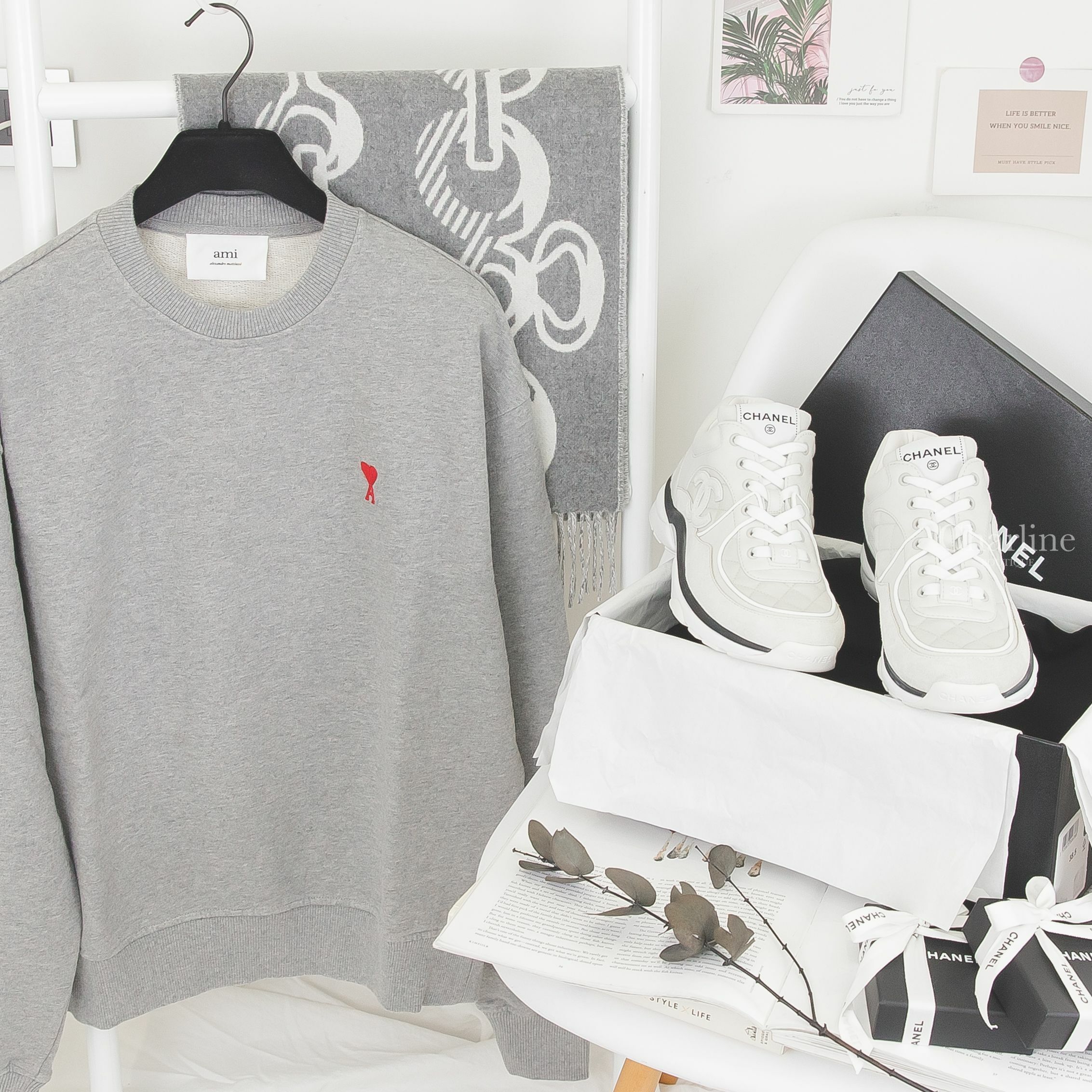 Hermès Casaque Do Re Boucles Muffler 象牙白拼法蘭絨灰圖騰雙面喀什米爾流蘇圍巾,Chanel Trainers 淺灰色菱格紋布面拼麂皮CC小牛皮運動鞋-Charline Boutique 精品代購