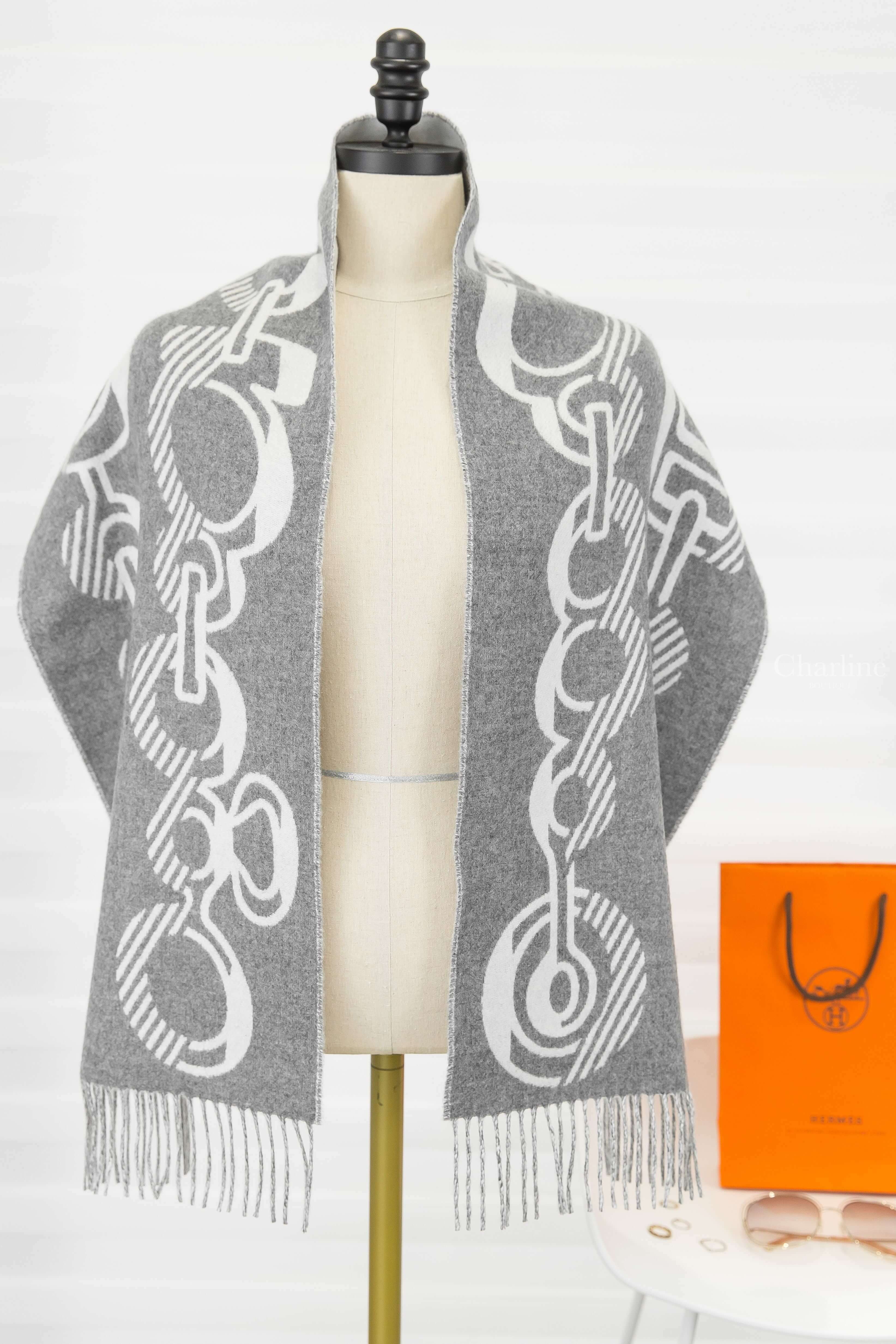 Hermès Casaque Do Re Boucles Muffler 象牙白拼法蘭絨灰圖騰雙面喀什米爾流蘇圍巾-Charline Boutique 精品代購
