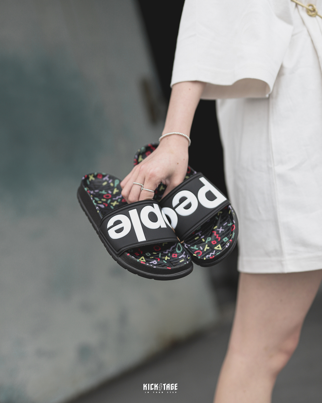 [售出無退換]PEOPLE LENNON SLIDE GRAPHIC 黑彩色 滿版字母 繽紛塗鴉 拖鞋【NC04SG-288】