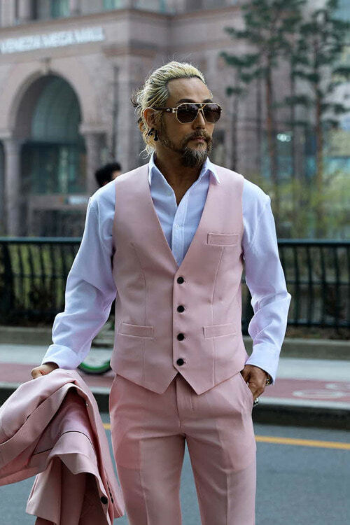 粉色修身款四扣背心