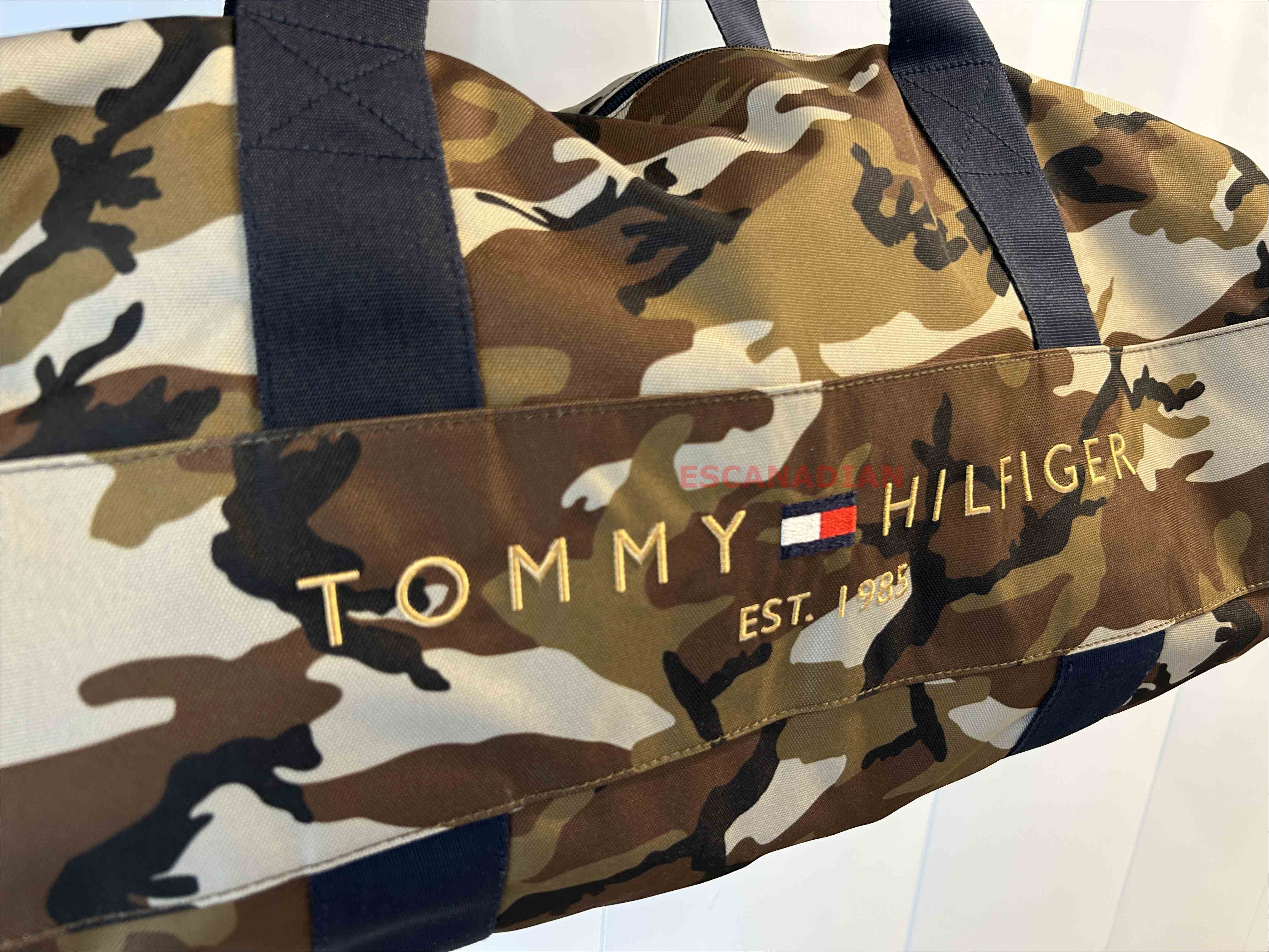 TOMMY 防水材質 迷彩 旅行滾筒包 (大)