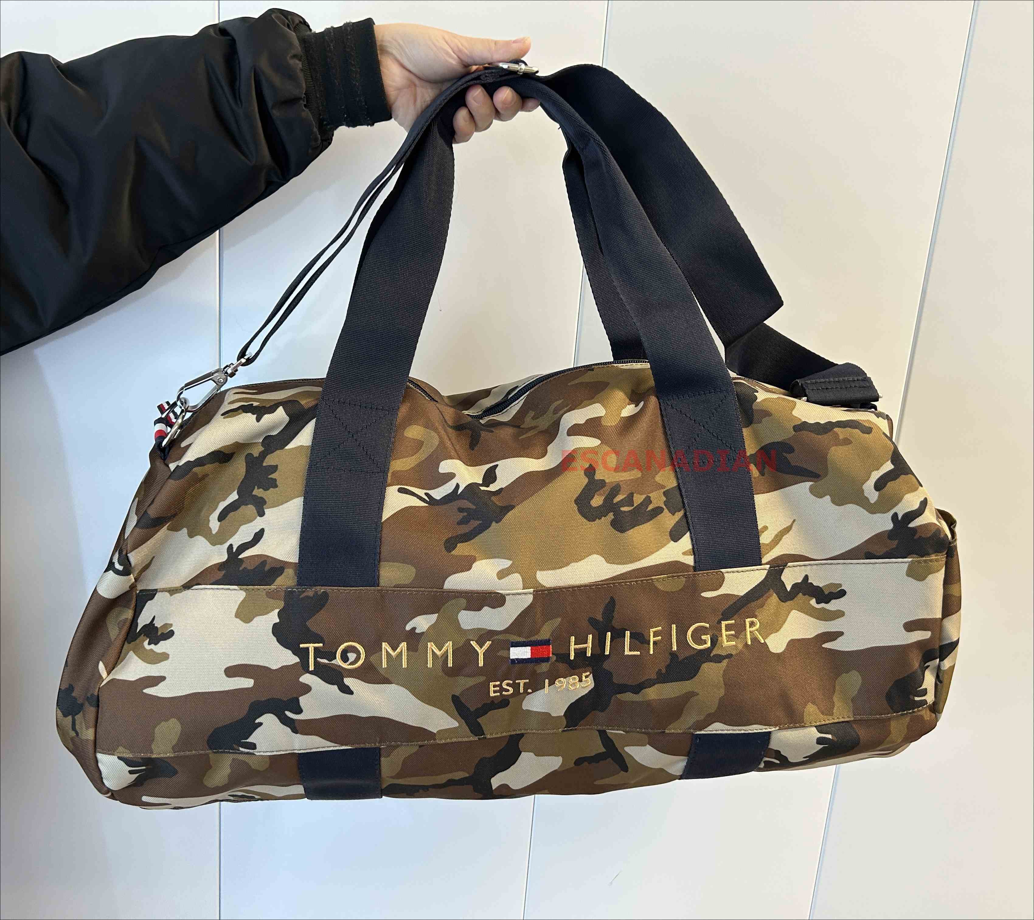 TOMMY 防水材質 迷彩 旅行滾筒包 (大)