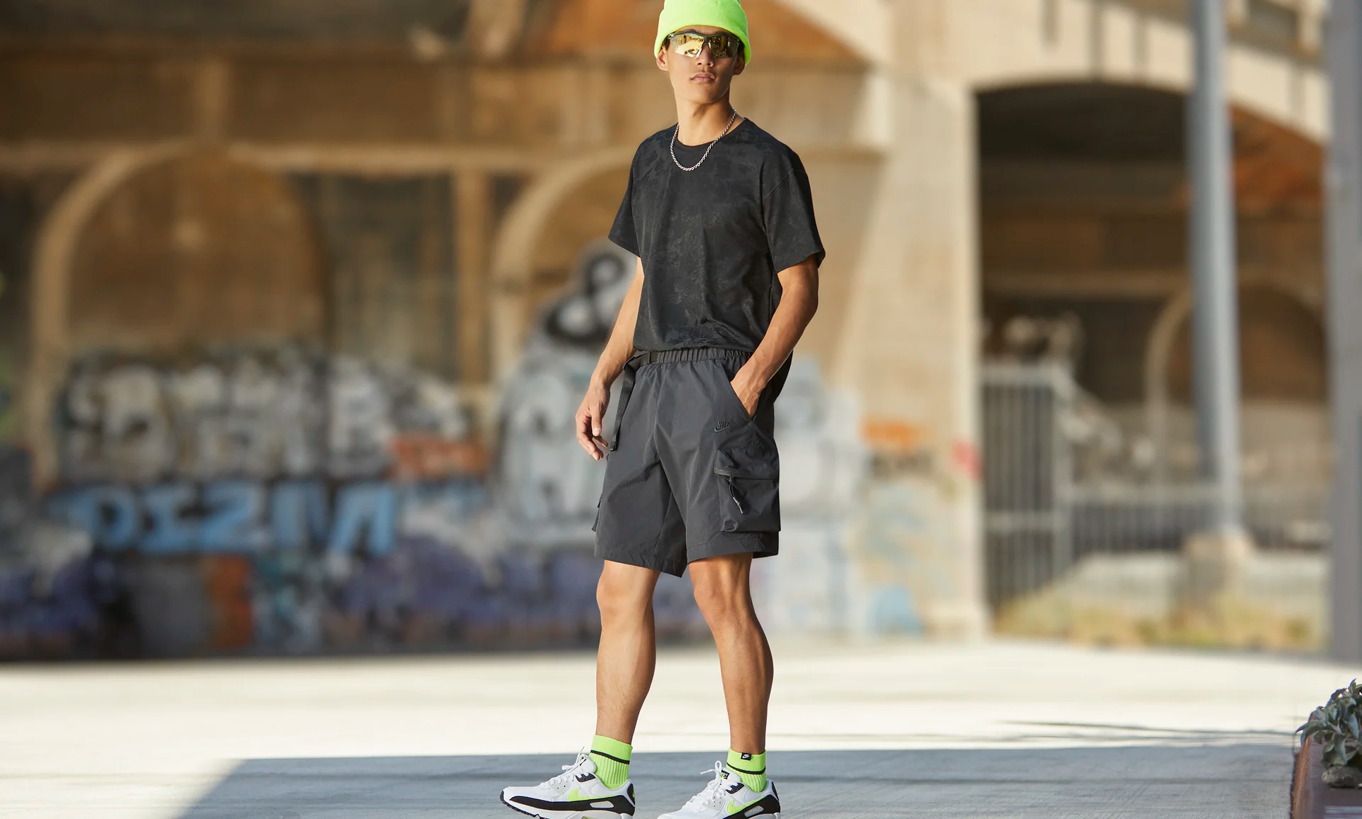 日本 NIKE 刺繡工裝短褲