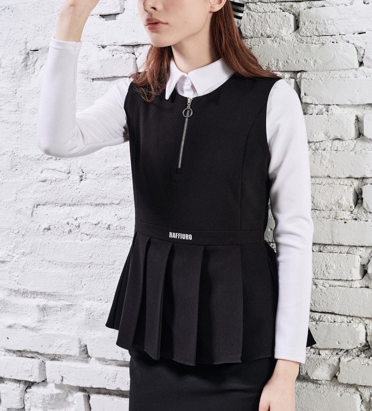 女【現貨】7折起/韓版時尚設計師Raffiuro golf/春天款彈性半拉鍊H線條長版百褶背心/#WM112360