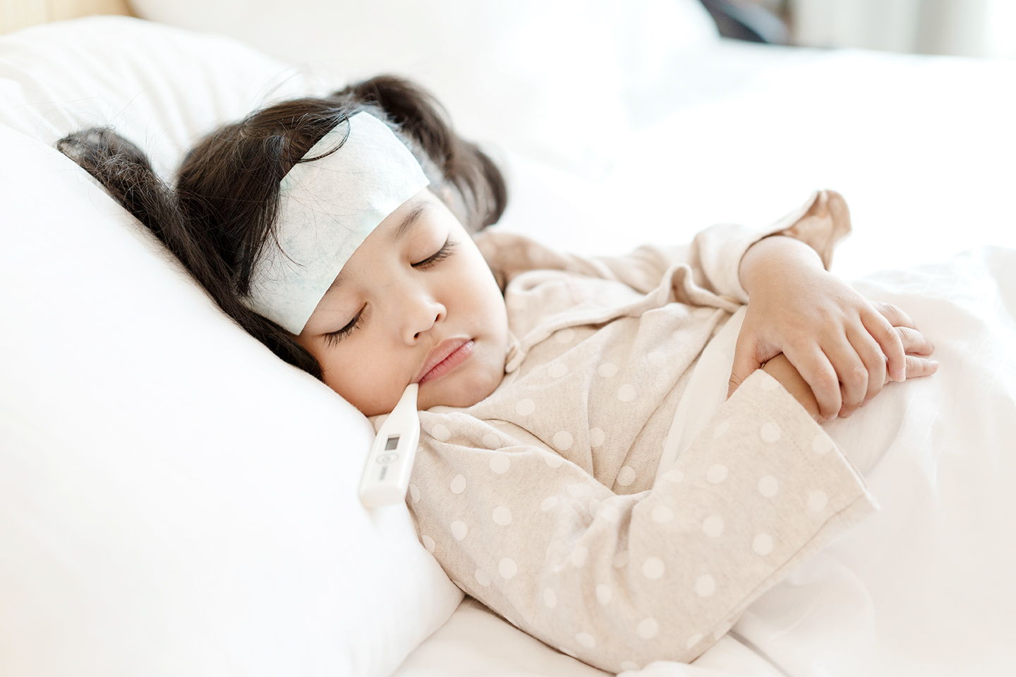 紫外光預防小朋友患上疾病  ．作為父母都想給子女最好的條件  ．假如子女病了如何辨？  ．Lumenizer™️可最快3秒99.9%殺滅       病毒  ．製造無菌空間