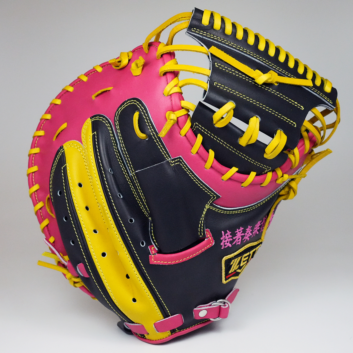 Taiwan Baseball - ZETT, HATAKEYAMA, WOODZ Baseball Gloves, Accessories.