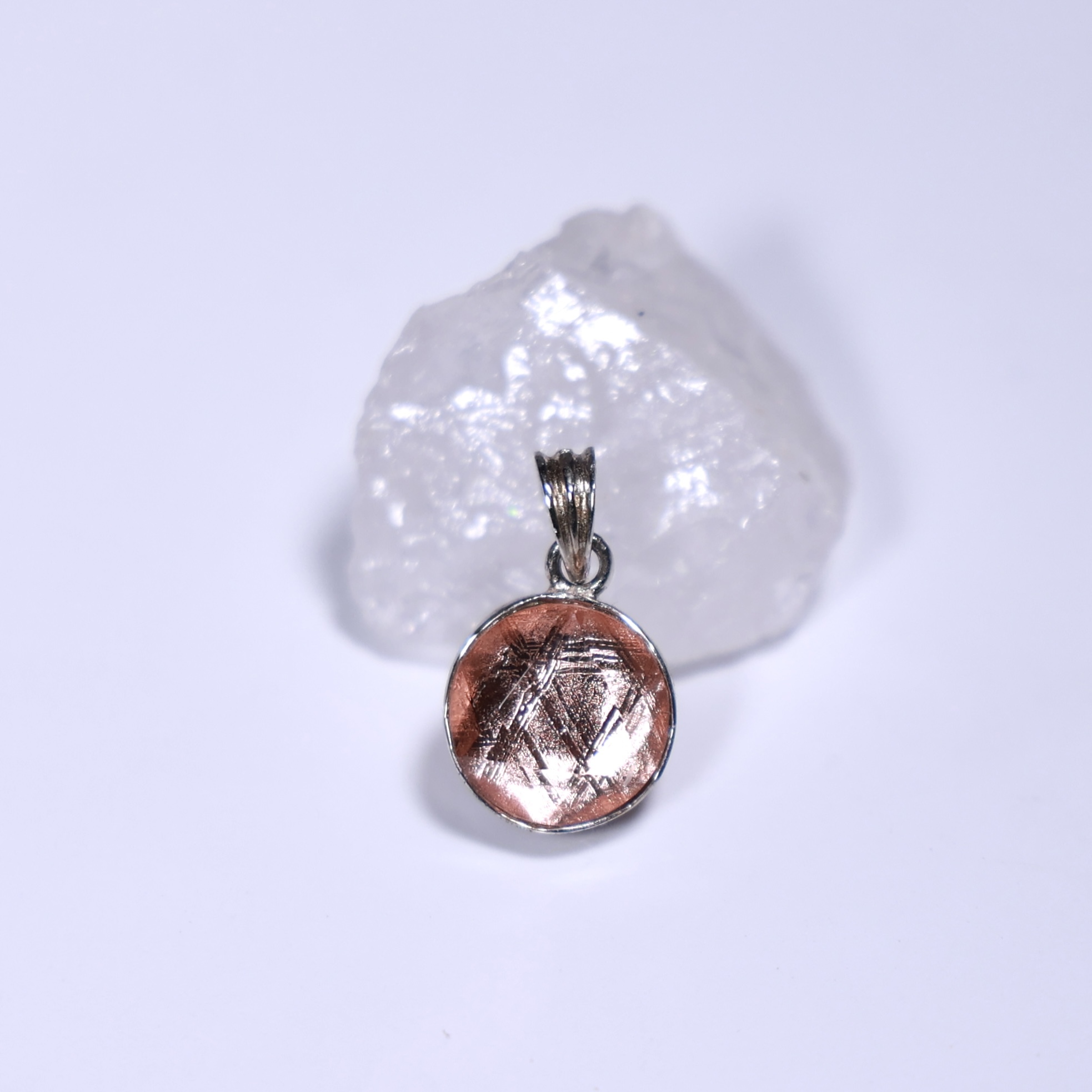 大衞星天鐵吊墜（產品編號：N91001)