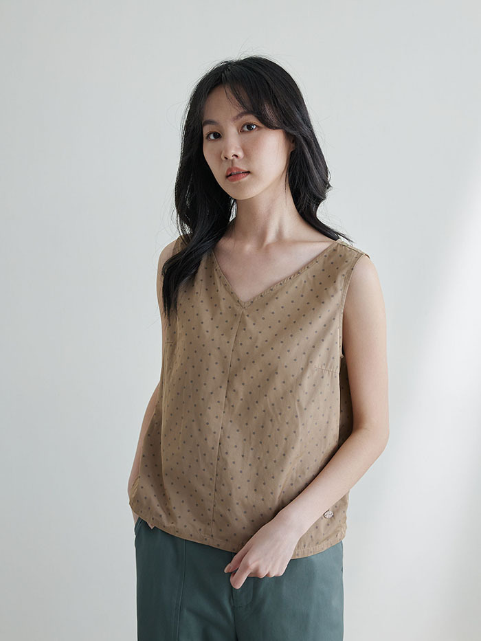 小憩時光V領無袖背心上衣-軟餅乾