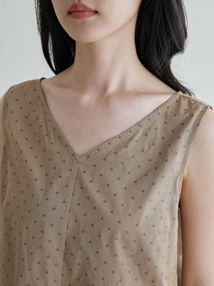 小憩時光V領無袖背心上衣-軟餅乾